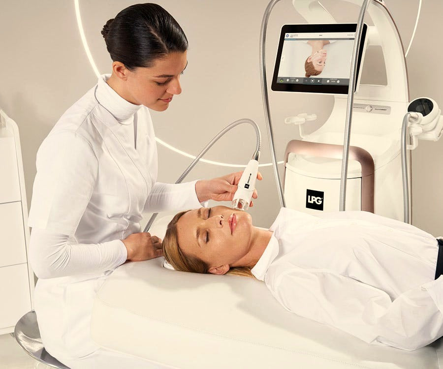 Soin visage endermologie LPG, photo officielle | LPG facial endermologie, official photo, warm grade